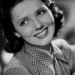 Jane Tilden 飾演 Mutter