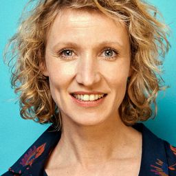 Alexandra Lamy 飾演 Nikki