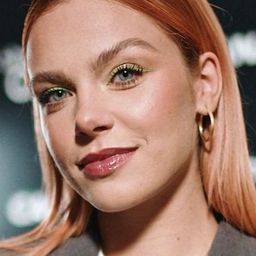 凡妮莎·亞力山德 飾演 Hania Bielska