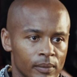 Sean Francis 飾演 Winston