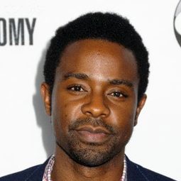 Brandon Scott 飾演 Arthur