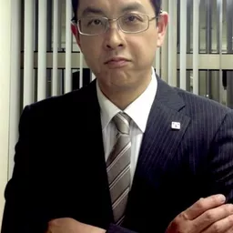 Jinta Nishizawa 飾演 
