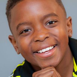 Eric Bell Jr. 飾演 Triplets (voice)