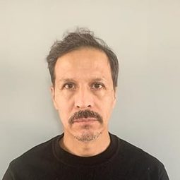 Claudio Riveros 飾演 Tito