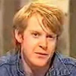 Adrian Wright 飾演 Kenneth Carter