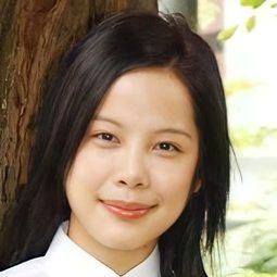 楊淇 飾演 Carrie Tu