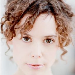 Delphine Rivière 飾演 Samia