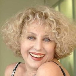 Lia Tanzi 飾演 Tania Grisanti