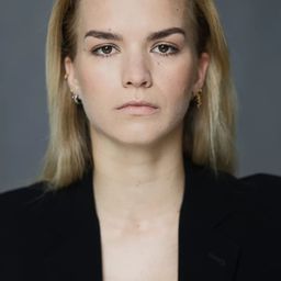 瑪塔·史塔米爾斯卡 飾演 Żaneta