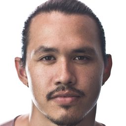 亞歷山大·霍吉 飾演 Justin