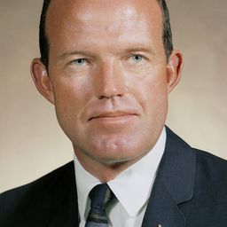 Gordon Cooper 飾演 Self