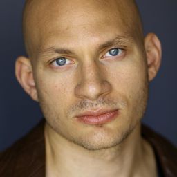 Sean Richmond - 園藝大師演員 飾演US Marshall #1