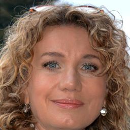 喬安娜·崔皮辛斯卡 飾演 Natalia