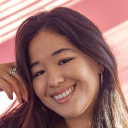 Katherine Propper 飾演 Self