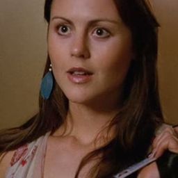 安柏·山恩博瑞 飾演 Cassandra