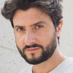 Grégory Di Meglio - Junior演員 飾演Le serveur restaurant