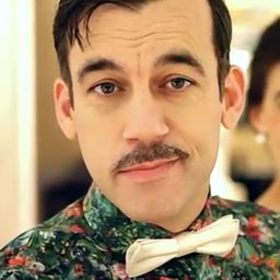 Jorge Andrade 飾演 Reginald