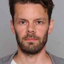 Björn Thors 飾演 Hannes