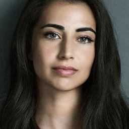 Dilan Gwyn 飾演 Alice Langley