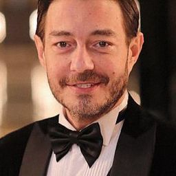 阿邁德·扎赫 飾演 أدم