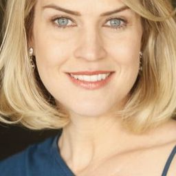 Bridget Flanery 飾演 Kathy Kelly