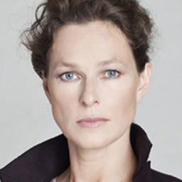 亞歷珊德拉·尤斯塔 飾演 Katarzyna Kobro