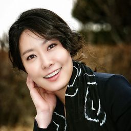 Sa Hyeon-jin 飾演 Yu-ra