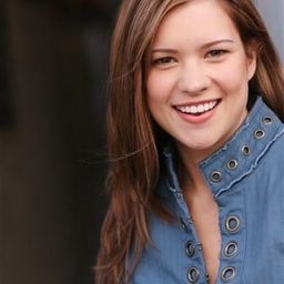 Kathleen Lancaster 飾演 Georgia