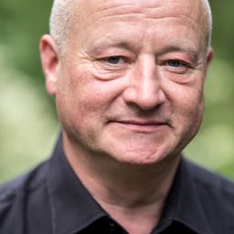 Christoph Müller - 富貴逼東人演員 飾演Siegl