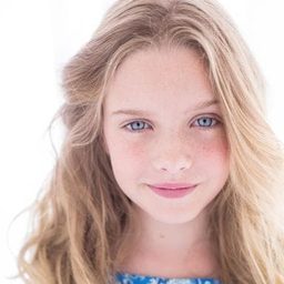 Pietra Quintela 飾演 Rosa / Áurea