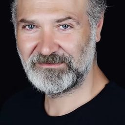 布拉克·唐姆多安 飾演 Samet