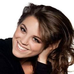 Éva Bata - 夢鹿情緣演員 飾演Köves Jutka