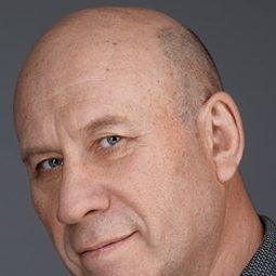 Aleksandr Okunev - 踹你死功夫演員 飾演Captain