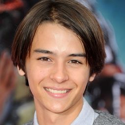 Bridger Zadina 飾演 Chad