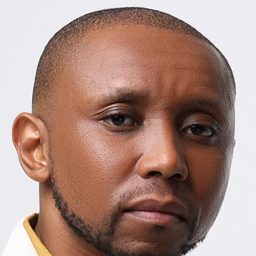 史杜默·姆沙利 飾演 Spkiri