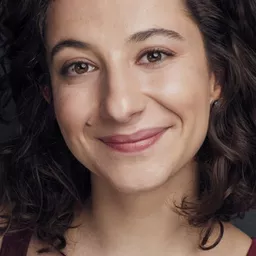 露西亞·維奇歐 飾演 Chelsea (singing voice)