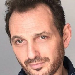 Lev Gorn 飾演 Murray