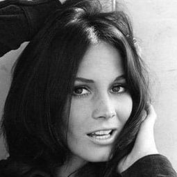 Barbara Leigh 飾演 Mildred