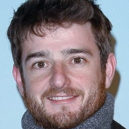 戈卡·奥特佐 - 吻到未來演員 飾演Roberto