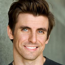 Cooper Barnes 飾演 Rupert