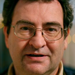 Greg Berg 飾演 James Wallace