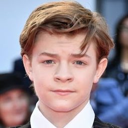 奧克斯弗格雷 - 布裡斯堡演員 飾演Paul