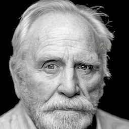 詹姆斯·考斯摩 - 黑暗信號演員 飾演Alan