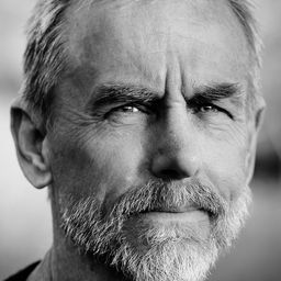 David Andrews 飾演 Philip Renfrew