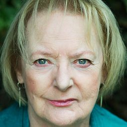 June Watson - 午夜幫演員 飾演Dilly