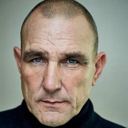 凡尼·瓊斯 - 六條道路通日落演員 飾演John Doe