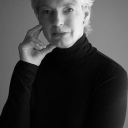 Mechthild Reinders 飾演 Gisela Schertling