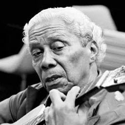 Nelson Cavaquinho 飾演 