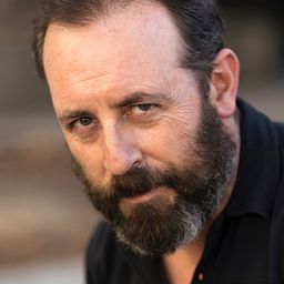 Antonio Molero 飾演 David