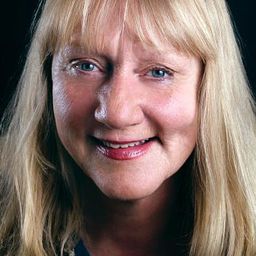 Deanna Oliver - 鬼馬小精靈編劇